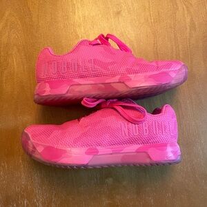 NOBULL neon camo impact pink size 6 women’s shoes